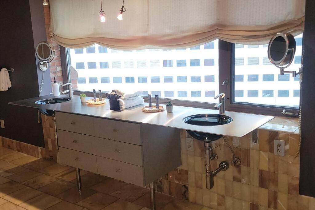 1600 Kcm Penthouse Apartment Cleveland Bagian luar foto