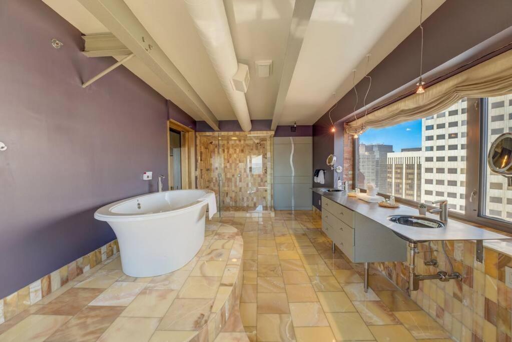 1600 Kcm Penthouse Apartment Cleveland Bagian luar foto