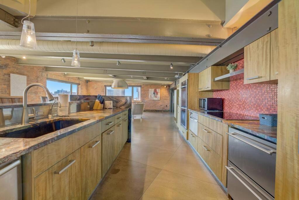 1600 Kcm Penthouse Apartment Cleveland Bagian luar foto