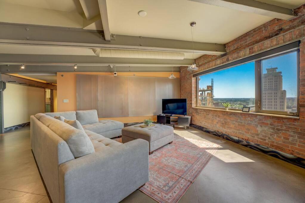 1600 Kcm Penthouse Apartment Cleveland Bagian luar foto