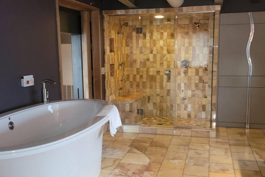 1600 Kcm Penthouse Apartment Cleveland Bagian luar foto